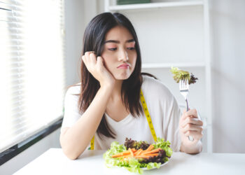 How many calories do teenagers need a day?