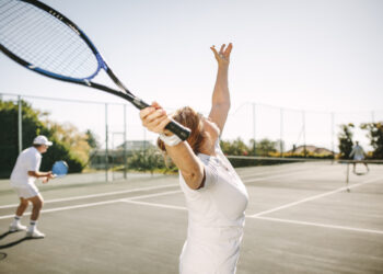 “Serving Up Health and Happiness: The Benefits of Tennis Classes for Grandparents”