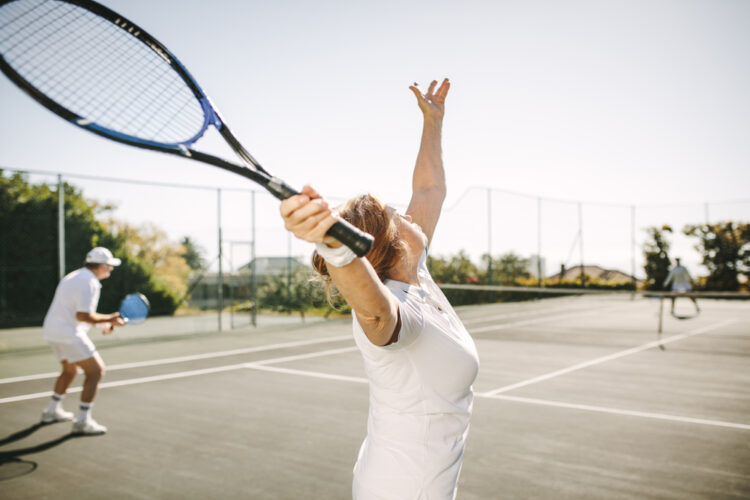 “Serving Up Health and Happiness: The Benefits of Tennis Classes for Grandparents”