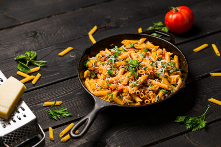 10 Scrumptious Cast Iron Skillet Recipes That Will Make You Fall in Love All Over Again